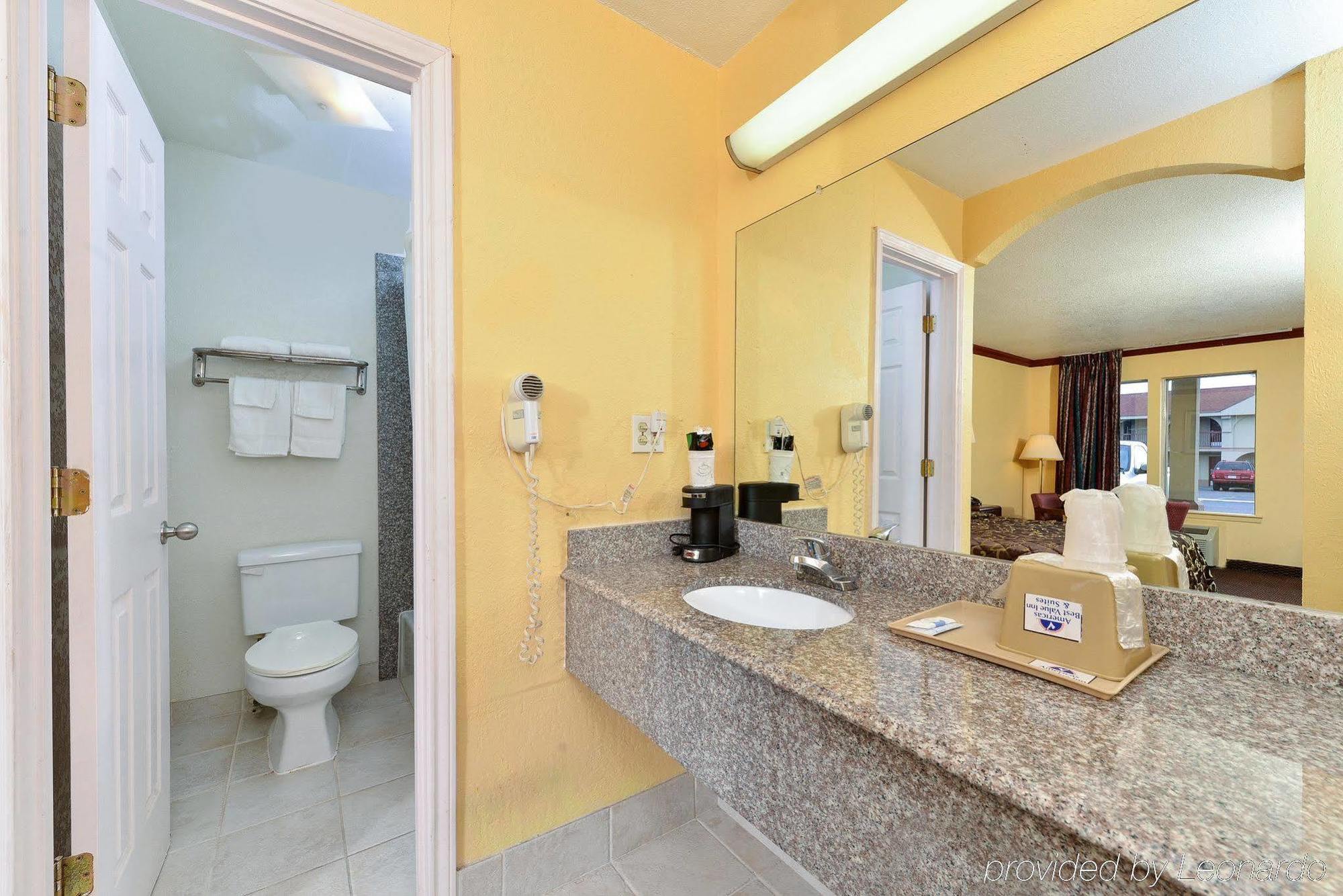 Americas Best Value Inn Conroe Exterior foto
